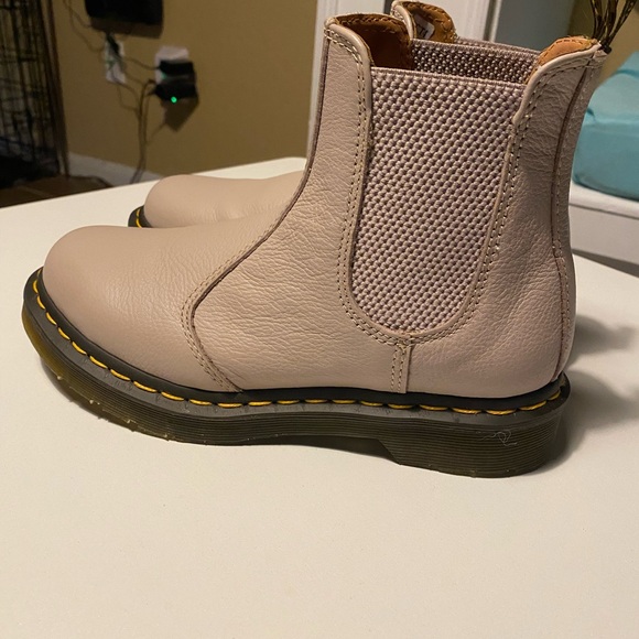 Dr. Martens Women’s 2976 Virginia Chelsea Boots in Vintage Taupe - Picture 2 of 5